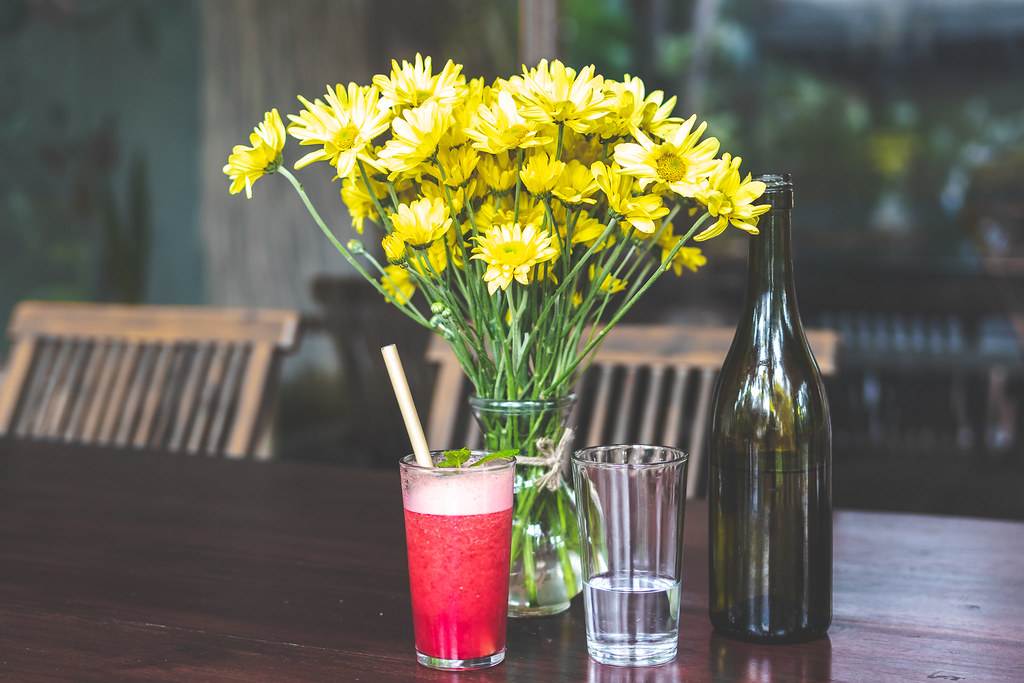 Glass of a cold drink, representing beverage guidance for patients recovering from oral surgery